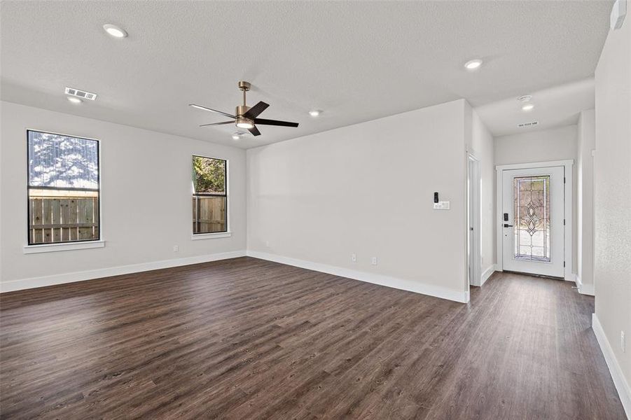 Spacious, unfurnished interior of a new home in , Granbury (Image 20).