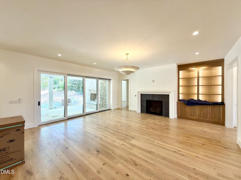 98F94D54-F6EE-4809-B735-3B2747CA18C1_1_2