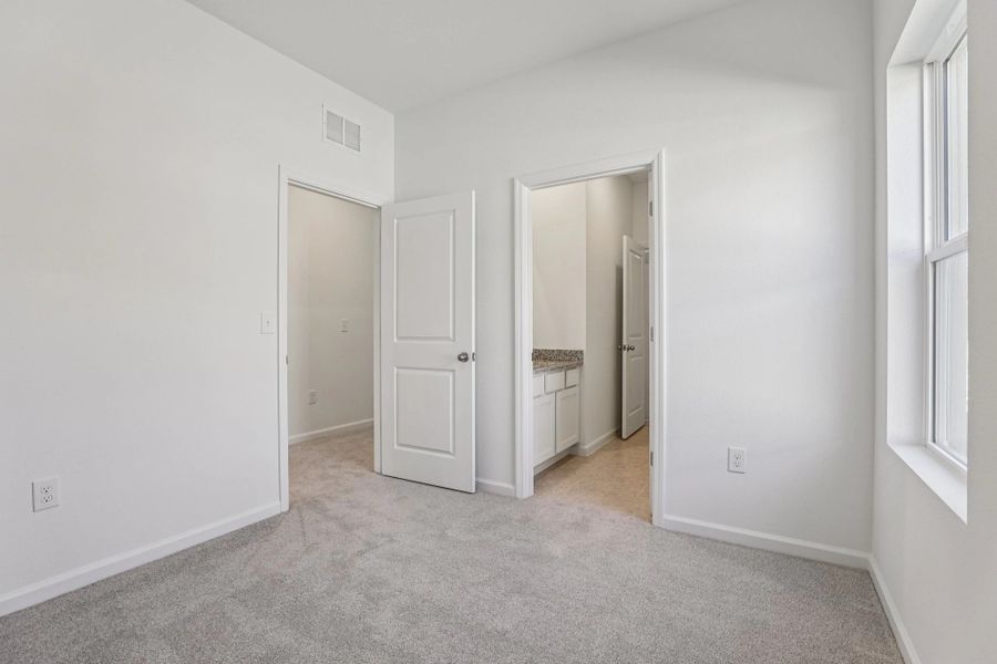 Representative unfurnished interior of a home built from the Halo by Starlight Homes in Hawks Run, Kissimmee (Image 18).