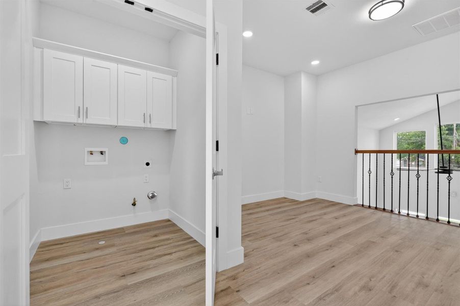 1067-Utility Room Upstairs