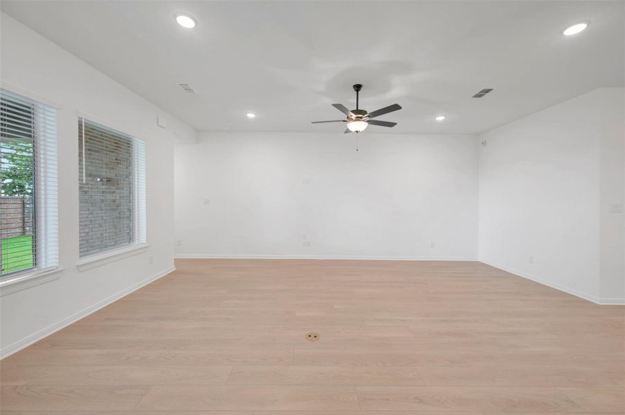 Spacious, unfurnished interior of a new home in Oakwood Estates, Waller (Image 30).