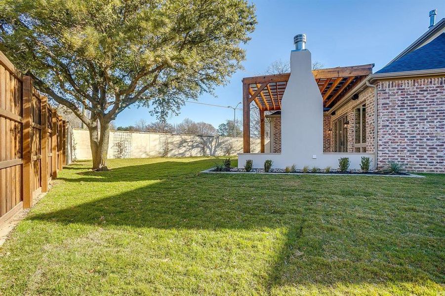 Exterior details and patio area of a home in , Grapevine (Image 28).