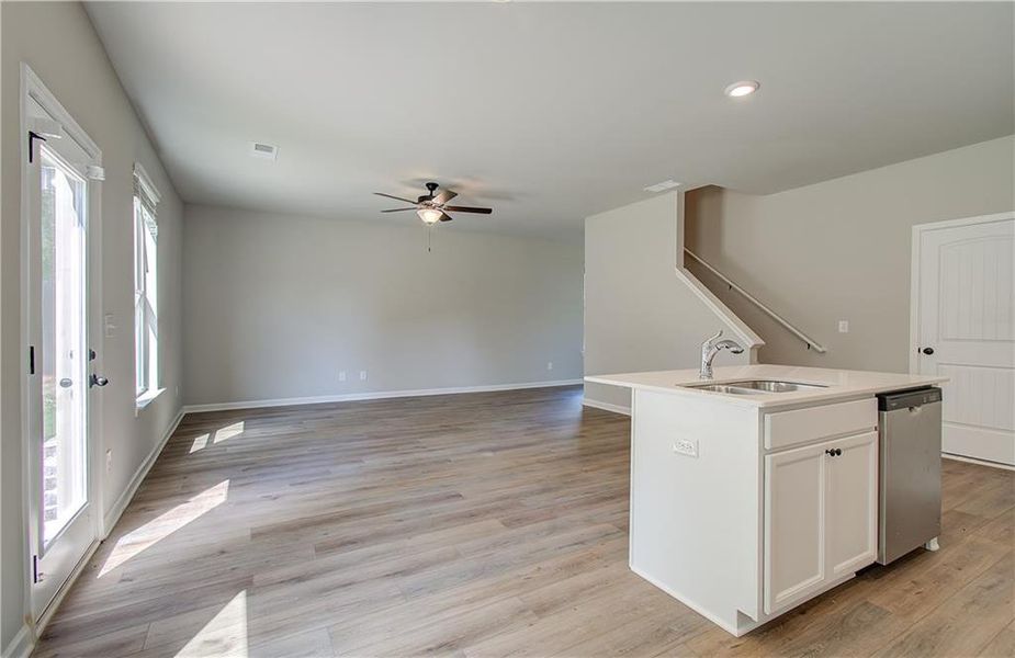Spacious, unfurnished interior of a new home in Towne Center, Hampton (Image 18).