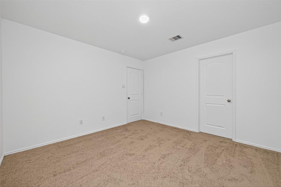 Spacious, unfurnished interior of a new home in Breckenridge Forest, Spring (Image 6).