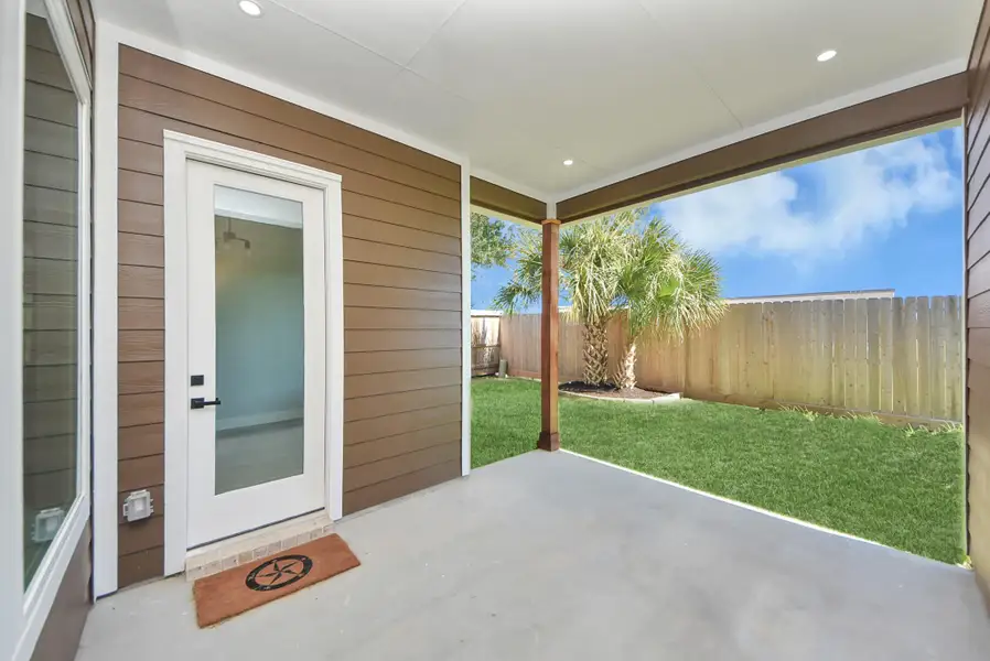 Exterior details and patio area of a home in , Pasadena (Image 3).
