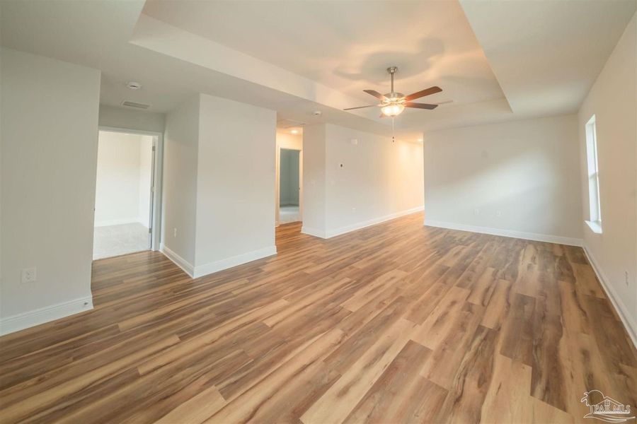 Spacious, unfurnished interior of a new home in Westpointe Place, Pensacola (Image 6).