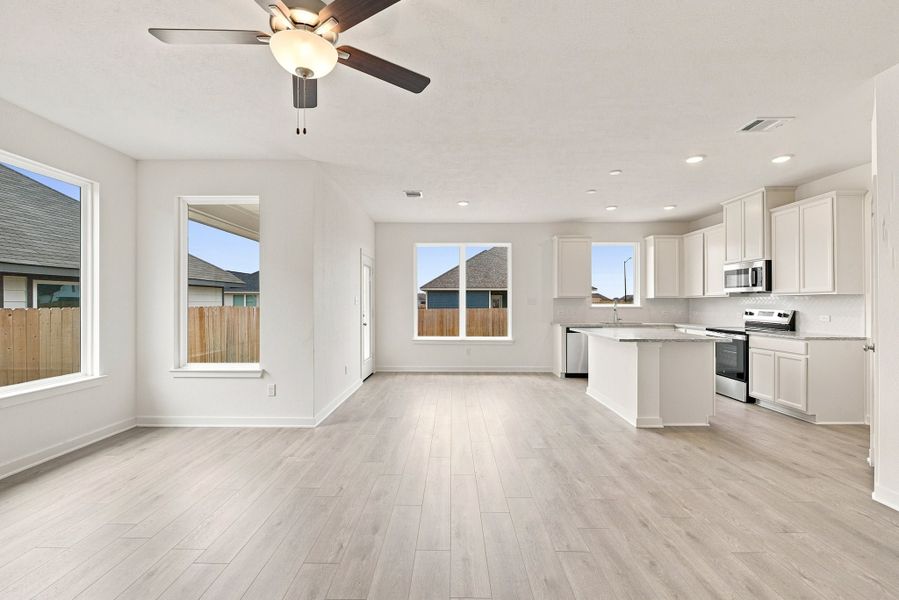 Spacious, unfurnished interior of a new home in Gourd Creek, Bryan (Image 8).
