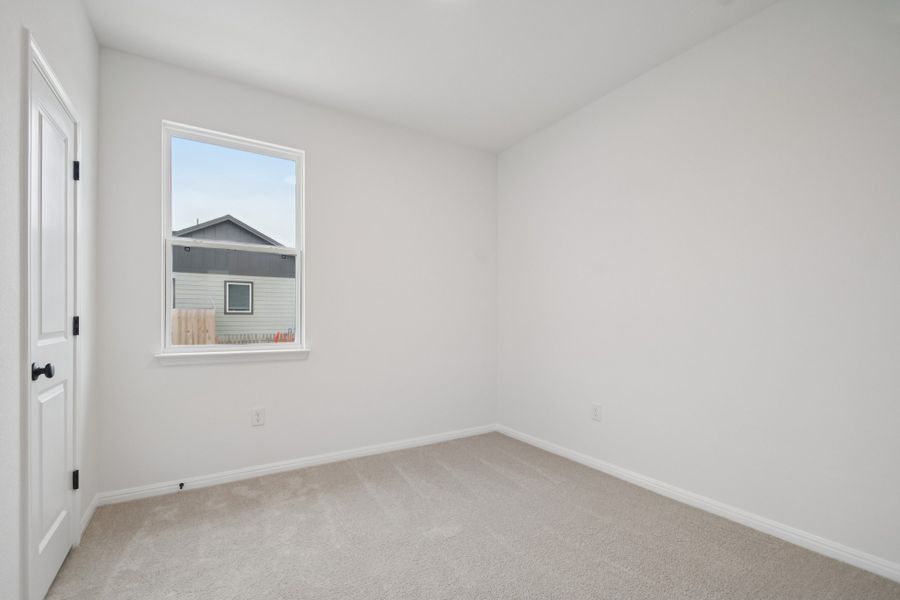 Spacious, unfurnished interior of a new home in Porter Country, Buda (Image 15).