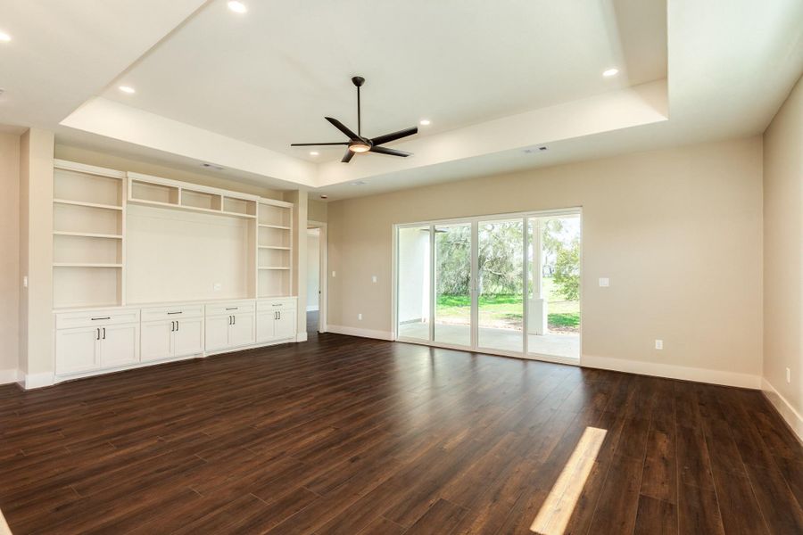 Spacious, unfurnished interior of a new home in , Angleton (Image 20).