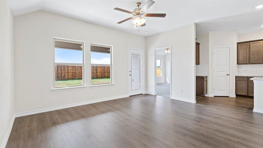 Spacious, unfurnished interior of a new home in Bel Air Village, Sherman (Image 27).