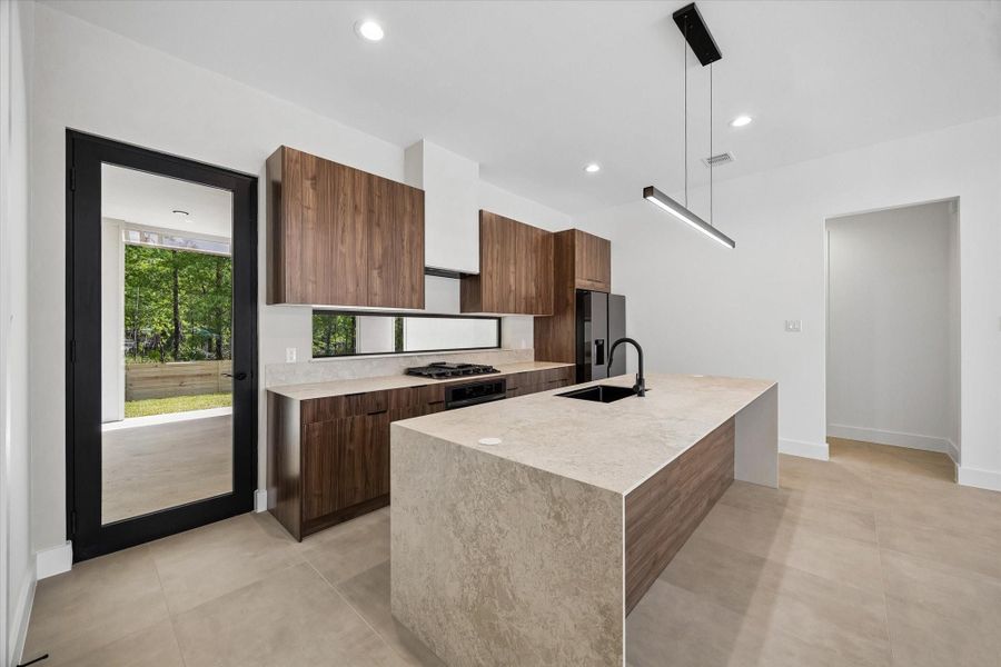 Furnished interior view inside a new home in , Conroe (Image 6).