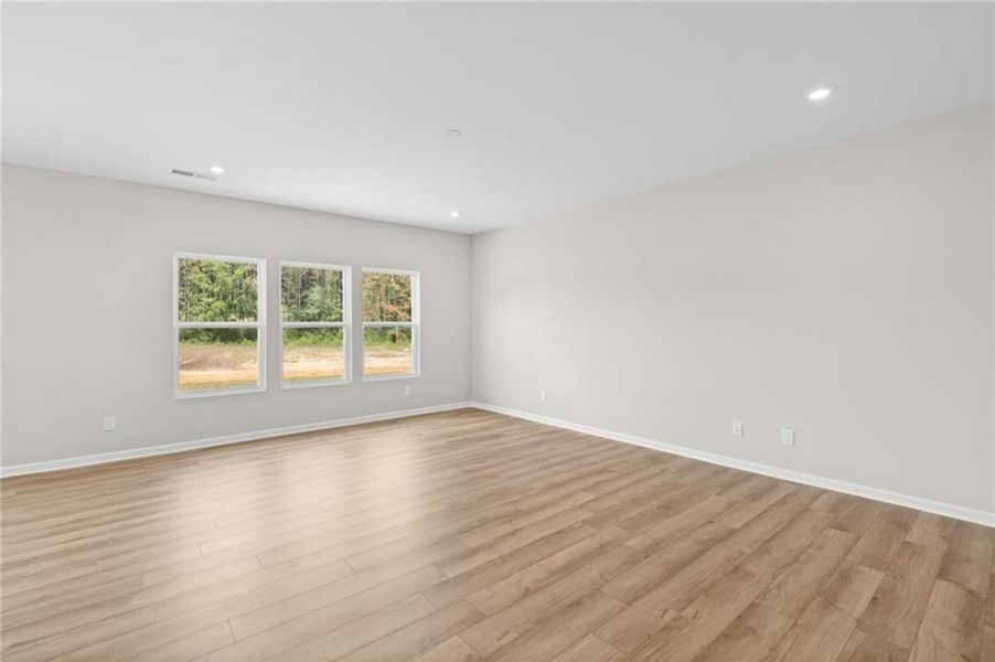 Spacious, unfurnished interior of a new home in Three Rivers, Rome (Image 14).