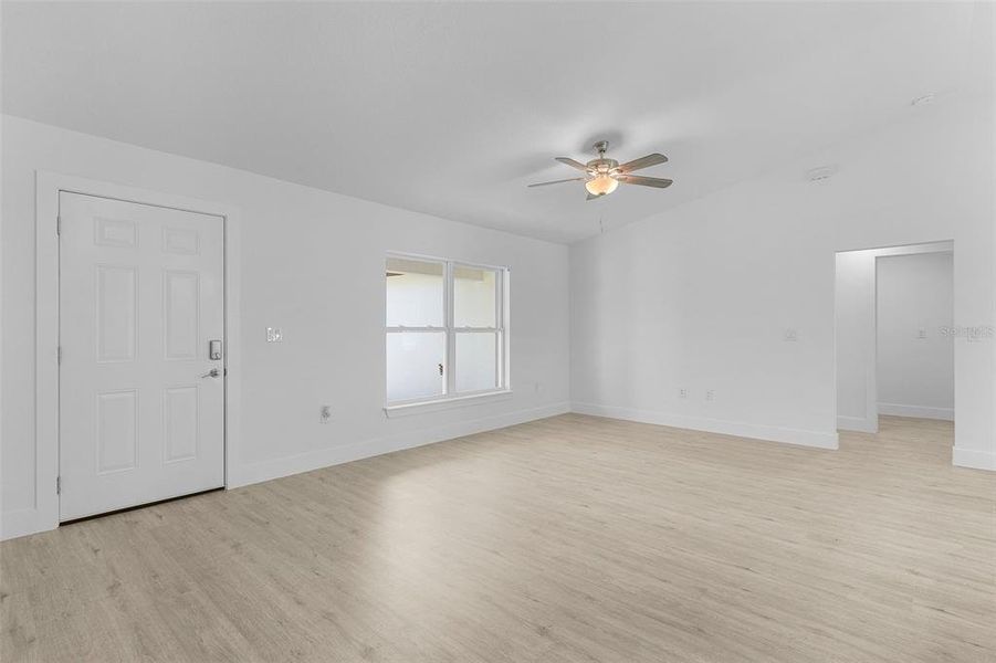 Spacious, unfurnished interior of a new home in , Citrus Springs (Image 35).