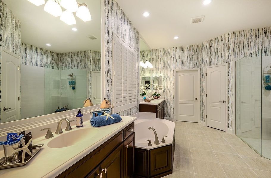 Representative furnished interior of a home built from the Kiawah 2 by Neal Communities in Boca Royale Golf & Country Club at Wellen Park, Englewood (Image 6).