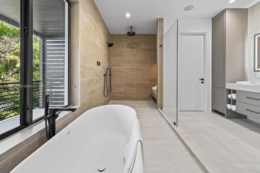 Furnished interior view inside a new home in , Fort Lauderdale (Image 23).