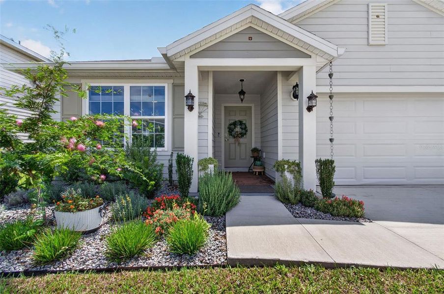 Exterior details and patio area of a home in Briarwood, Alachua (Image 3).