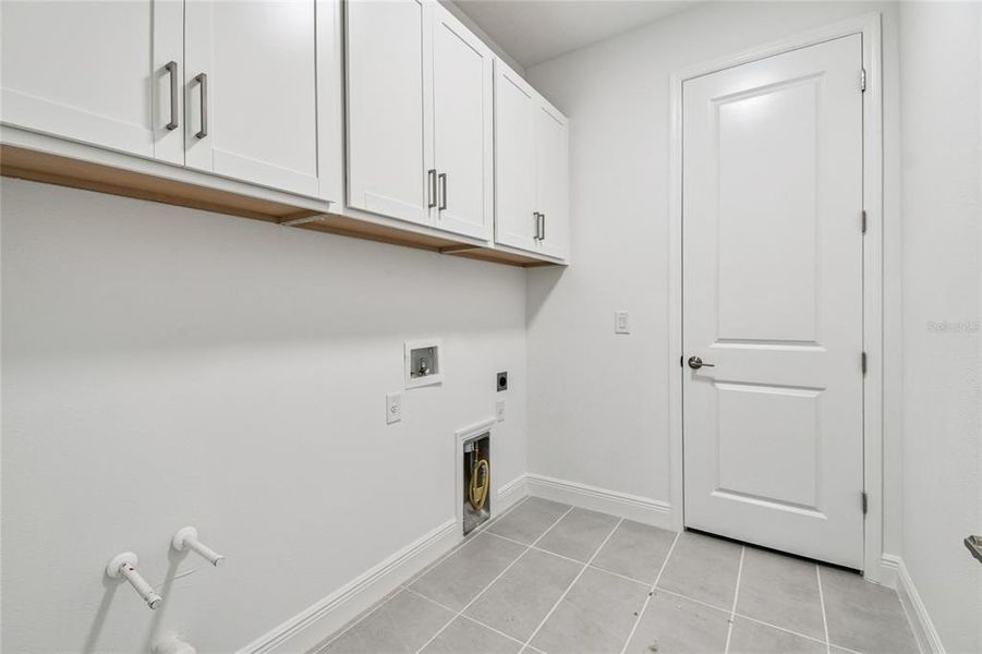 Spacious, unfurnished interior of a new home in Hawkstone, Sarasota (Image 28).