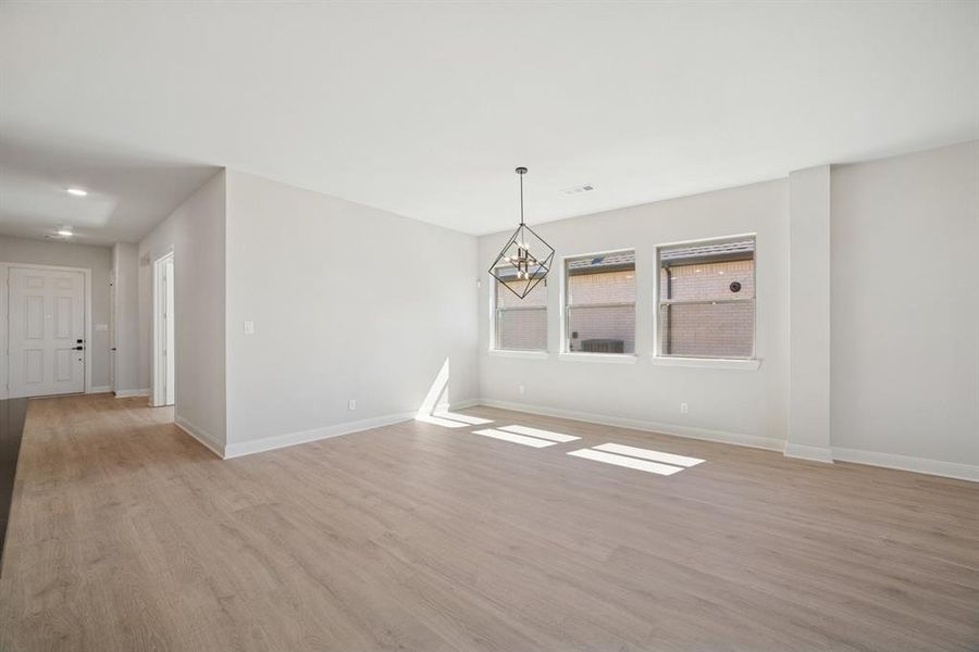 Spacious, unfurnished interior of a new home in Myrtle Creek, Waxahachie (Image 31). Spacious, unfurnished interior of a new home in Myrtle Creek, Waxahachie (Image 31).