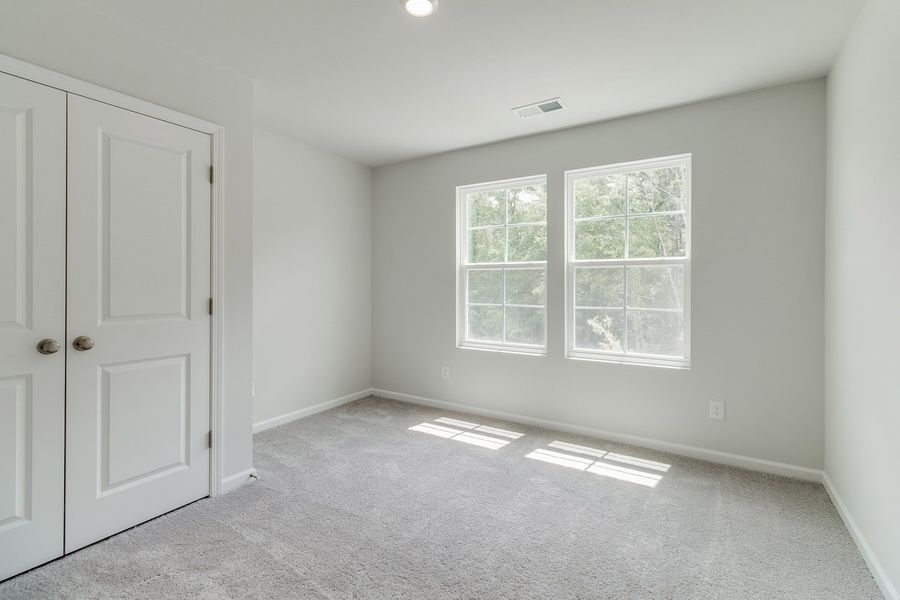 Spacious, unfurnished interior of a new home in Bluefield, Lexington (Image 25).