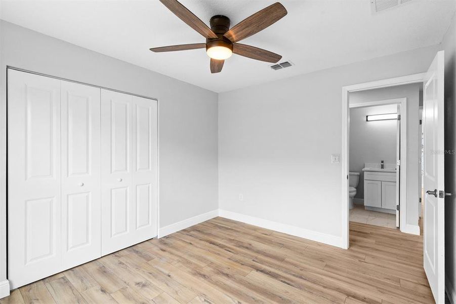 Spacious, unfurnished interior of a new home in , Tampa (Image 11).