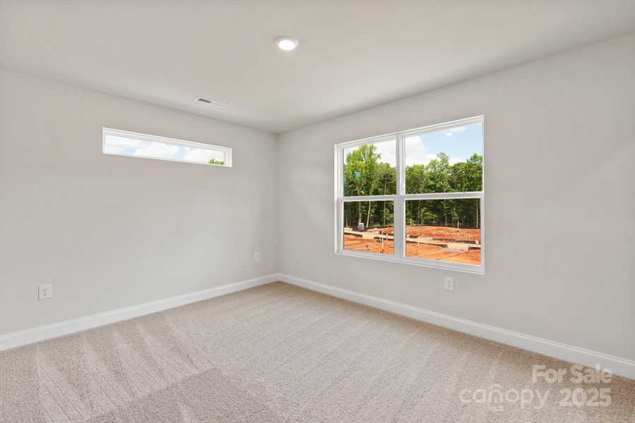 Spacious, unfurnished interior of a new home in Stagecoach Station, Gastonia (Image 9).