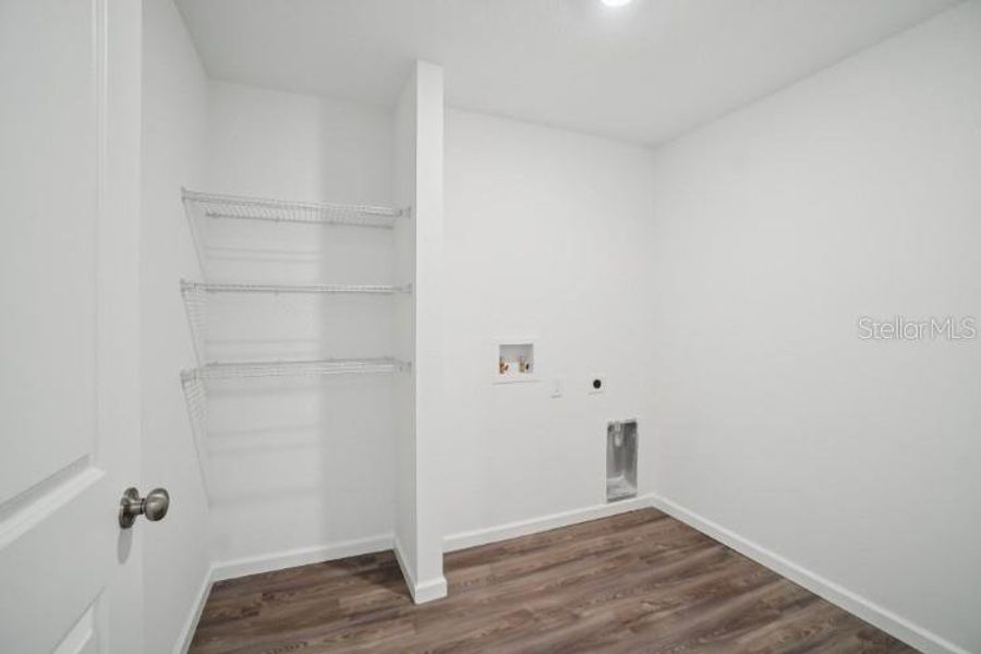 Spacious, unfurnished interior of a new home in Royal Highlands, Weeki Wachee (Image 15).