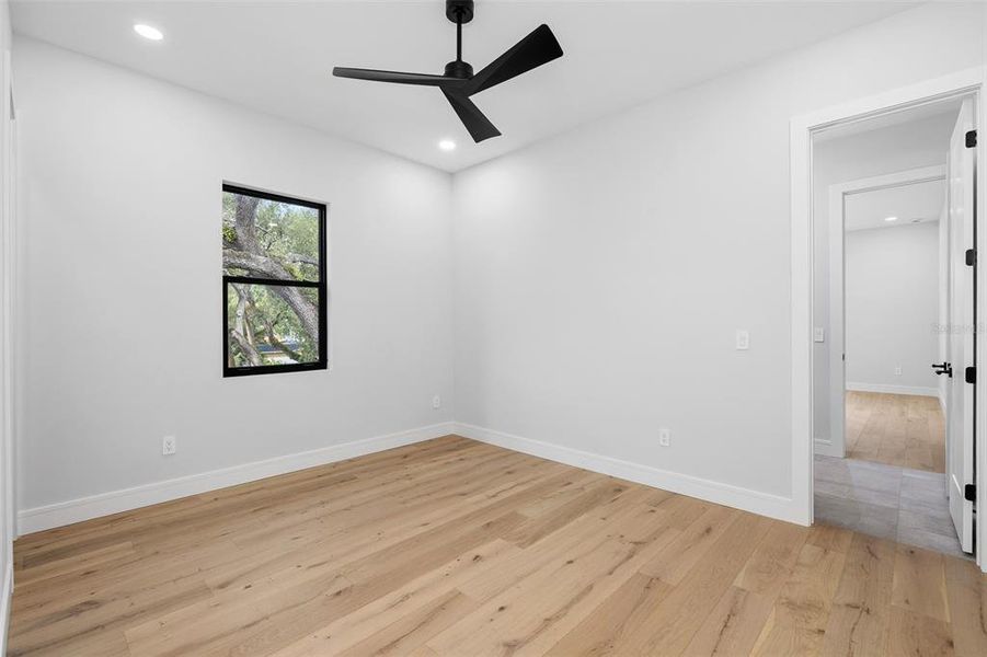 Spacious, unfurnished interior of a new home in , Tampa (Image 22).