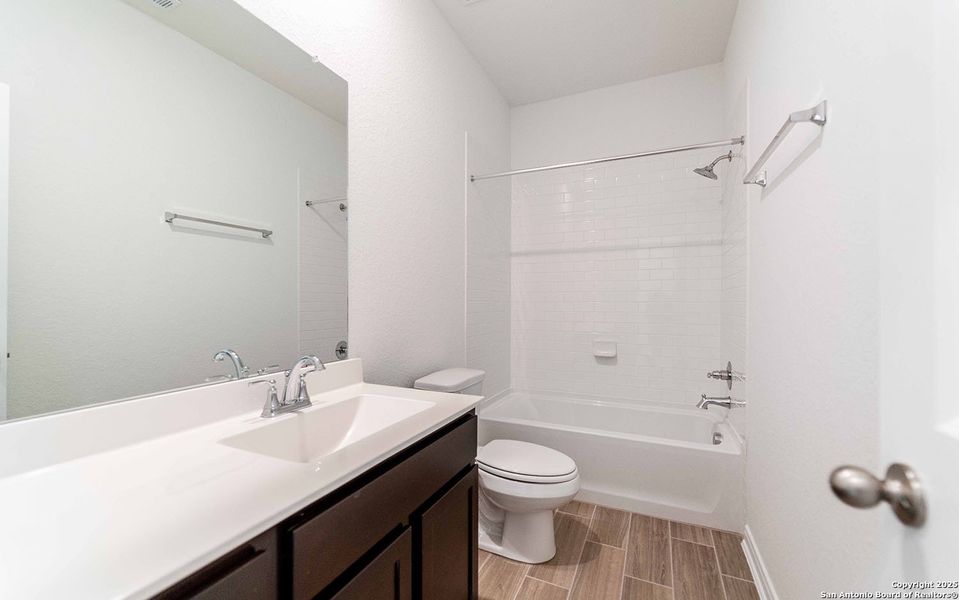 Furnished interior view inside a new home in Homestead, Schertz (Image 5).