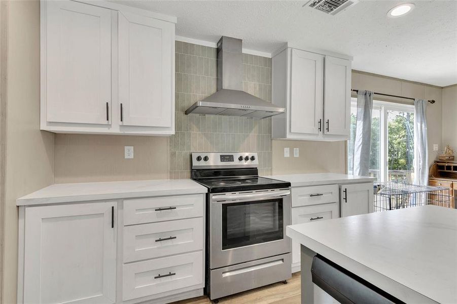 Furnished interior view inside a new home in , Homosassa Springs (Image 15).