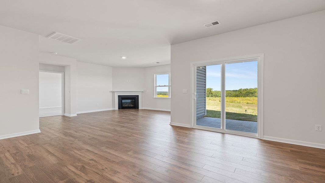 Spacious, unfurnished interior of a new home in Woodglen, Piedmont (Image 21).