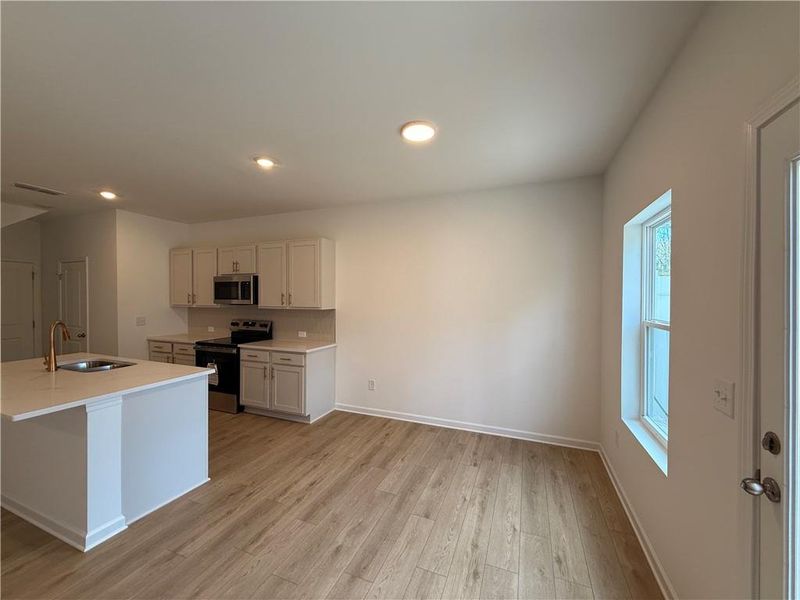 Spacious, unfurnished interior of a new home in Leydenview, Mableton (Image 11).