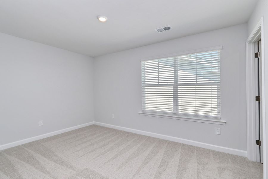 Spacious, unfurnished interior of a new home in Arcadia, Myrtle Beach (Image 34).