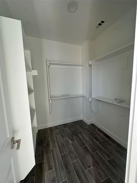 Spacious, unfurnished interior of a new home in , Dallas (Image 25).