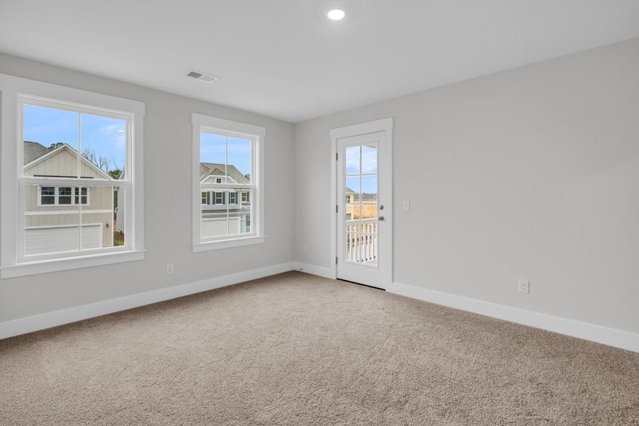 Spacious, unfurnished interior of a new home in Hewing Farms, Summerville (Image 36).