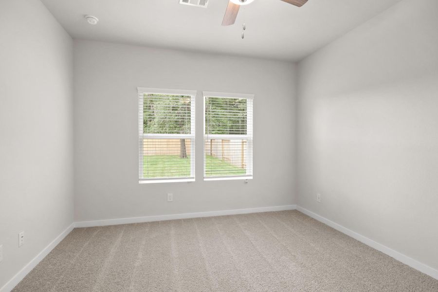 Spacious, unfurnished interior of a new home in Lakes at Crockett Martin, Conroe (Image 13).