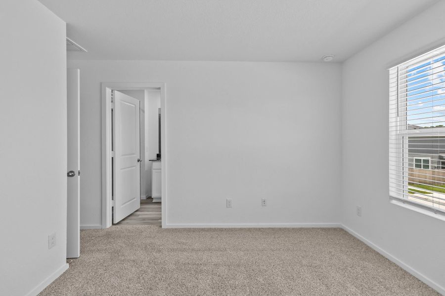 Spacious, unfurnished interior of a new home in , Houston (Image 14).