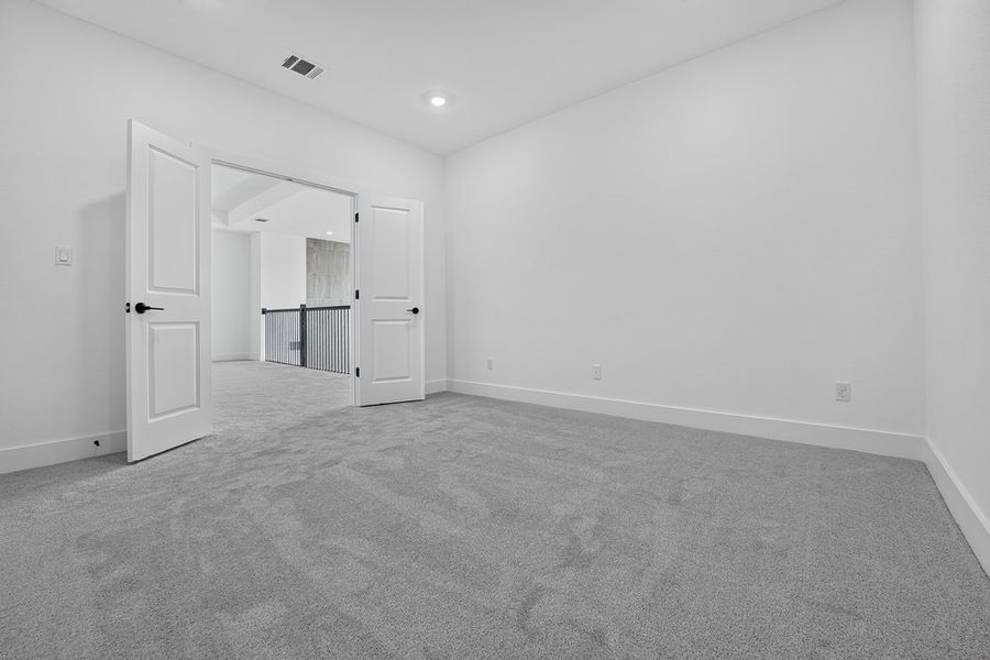 Spacious, unfurnished interior of a new home in Santa Rita Ranch, Liberty Hill (Image 31).