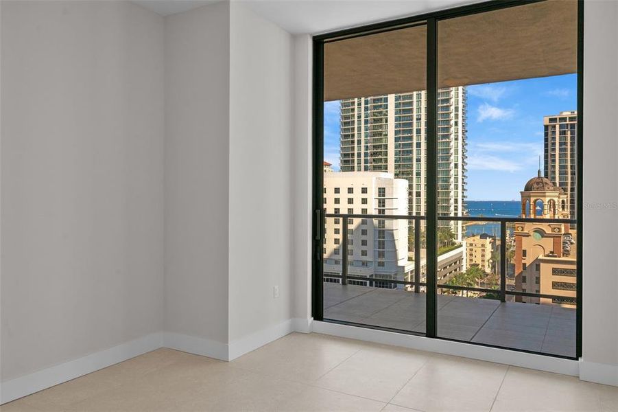 Spacious, unfurnished interior of a new home in , St. Petersburg (Image 11). Spacious, unfurnished interior of a new home in , St. Petersburg (Image 11).