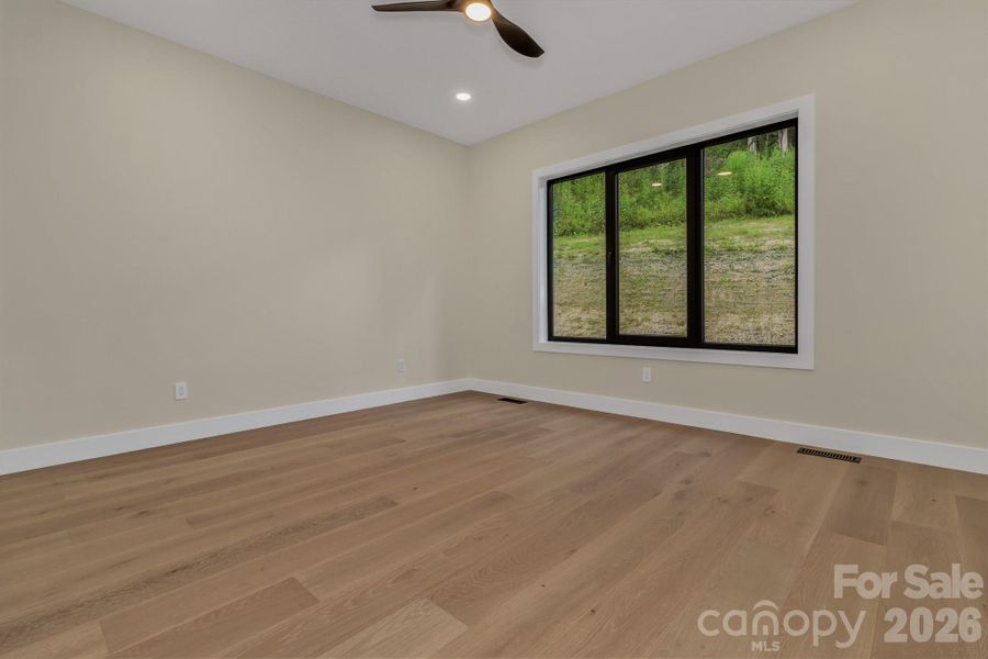 Spacious, unfurnished interior of a new home in , Fairview (Image 34).