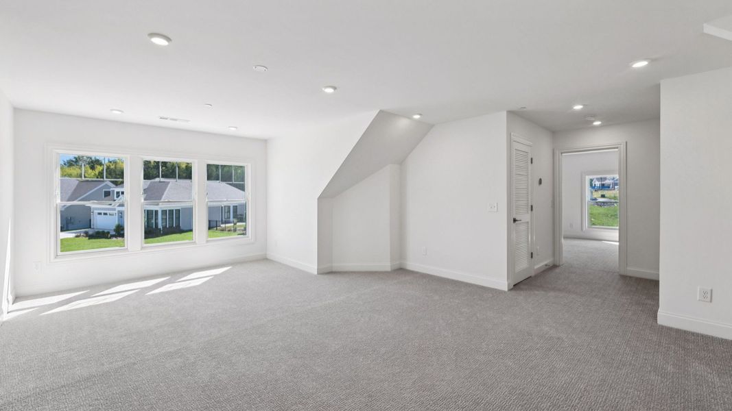 Spacious, unfurnished interior of a new home in The Courtyards at Stewarts Creek, Smyrna (Image 29).