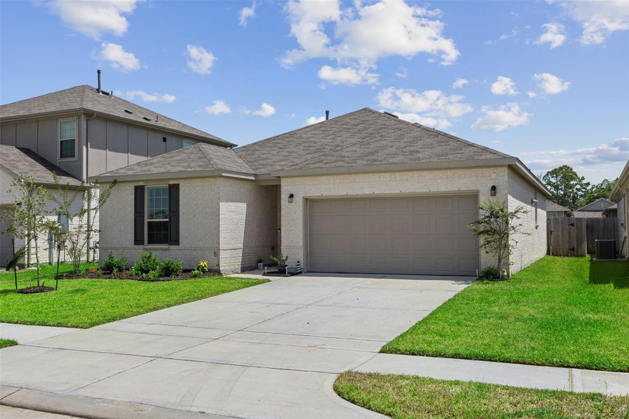 Front exterior of a new home in , Alvin, TX, highlighting curb appeal (Image 21).
