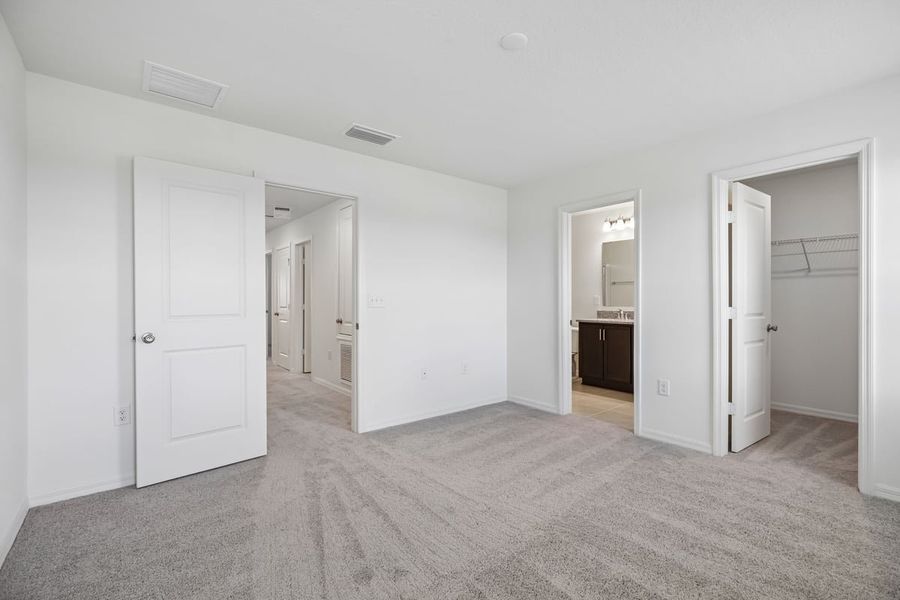 Spacious, unfurnished interior of a new home in Reserve at Forest Lake Townhomes, Lake Wales (Image 14).
