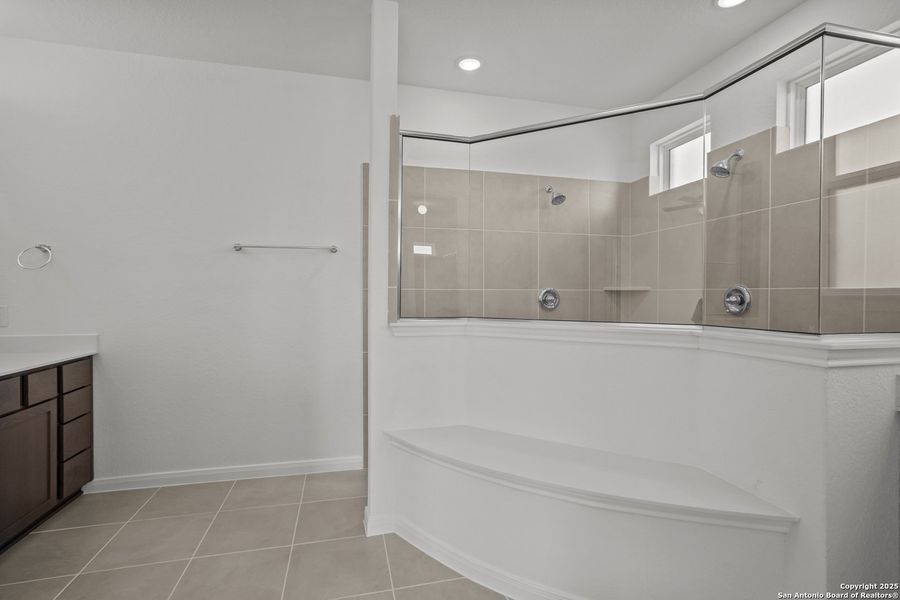 Furnished interior view inside a new home in Homestead, Schertz (Image 8).