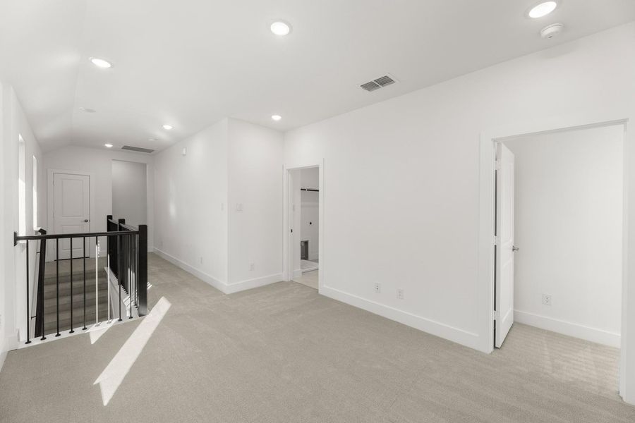 Spacious, unfurnished interior of a new home in Union Park, Little Elm (Image 16).