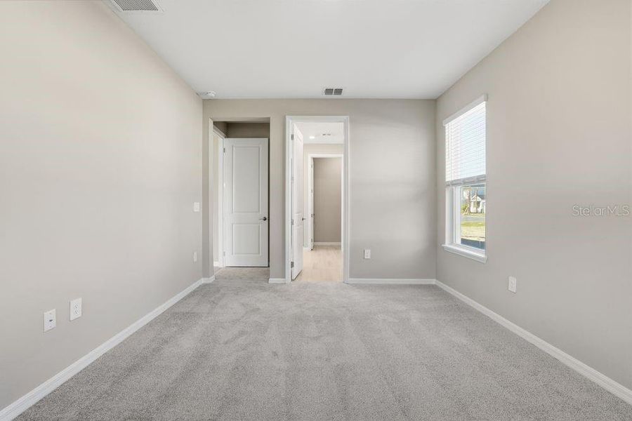Spacious, unfurnished interior of a new home in Indigo Creek, Apollo Beach (Image 19).