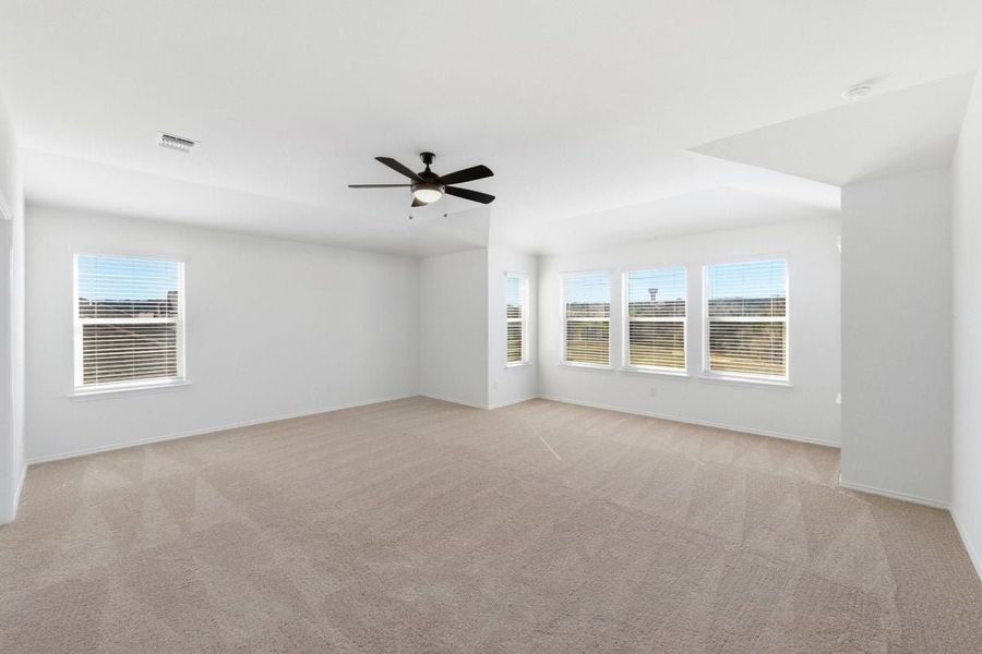 Spacious, unfurnished interior of a new home in River Bluff, Leander (Image 10).