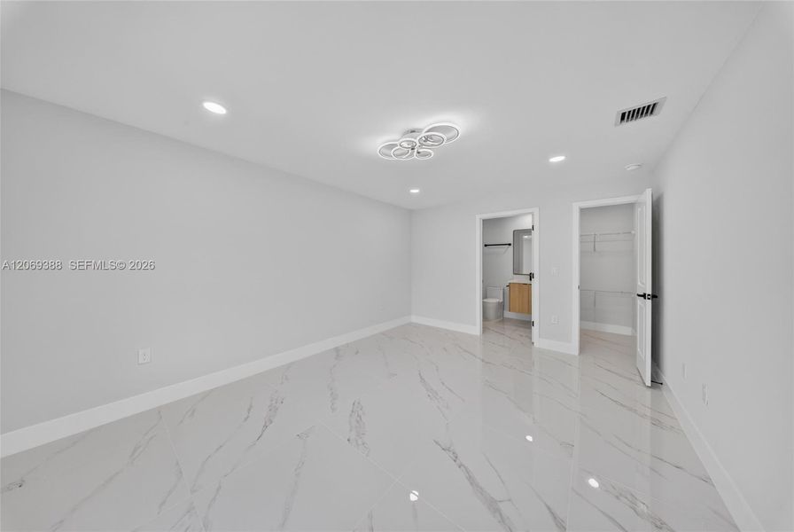 Spacious, unfurnished interior of a new home in , Lehigh Acres (Image 25).