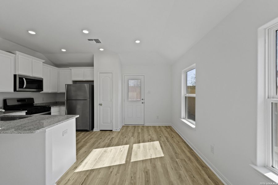 Spacious, unfurnished interior of a new home in Preserve at Medina, Von Ormy (Image 16).