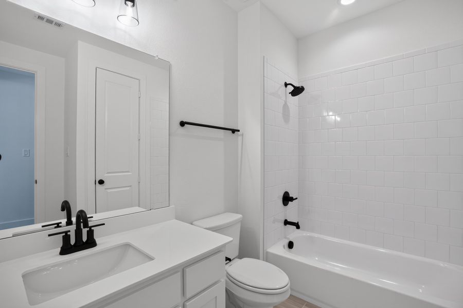 132 Buffalo - Full Bathroom