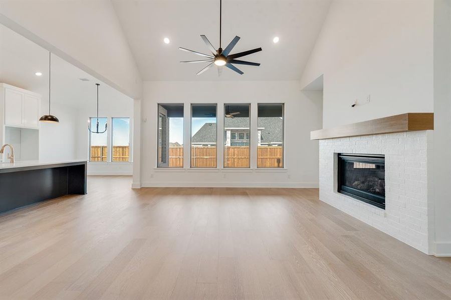 Spacious, unfurnished interior of a new home in Quail Hollow, Rockwall (Image 30).